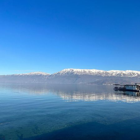 Lake Ohrid Guesthouse "Villa Valentina" Pogradec Bagian luar foto