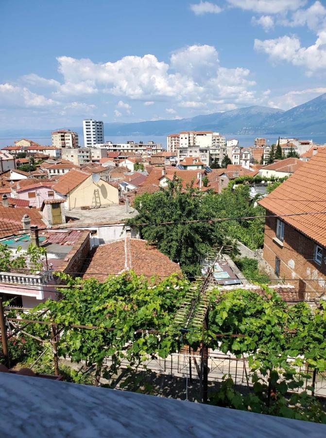Lake Ohrid Guesthouse "Villa Valentina" Pogradec Bagian luar foto