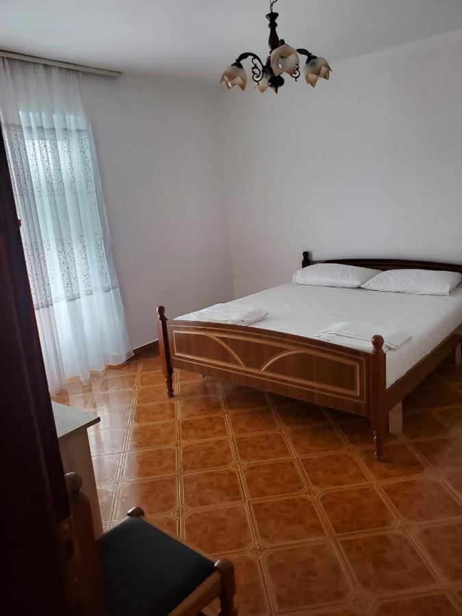 Lake Ohrid Guesthouse "Villa Valentina" Pogradec Bagian luar foto
