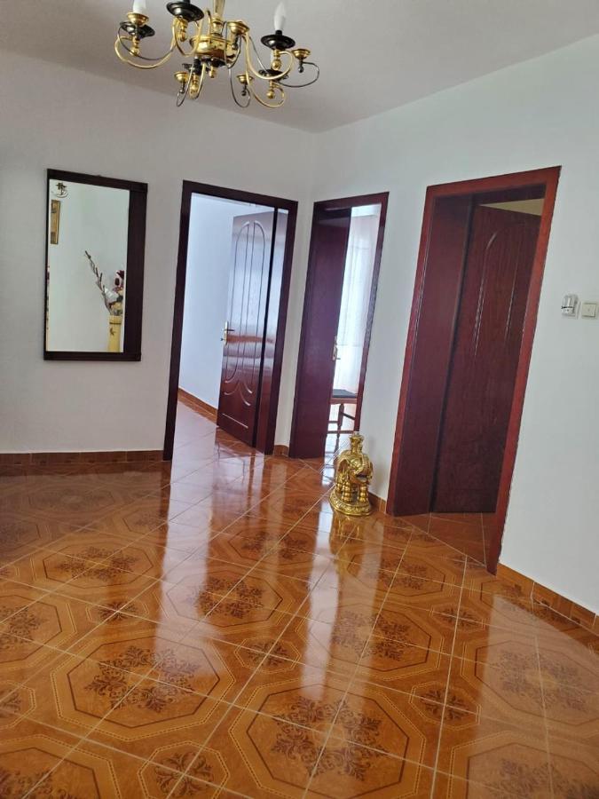 Lake Ohrid Guesthouse "Villa Valentina" Pogradec Bagian luar foto