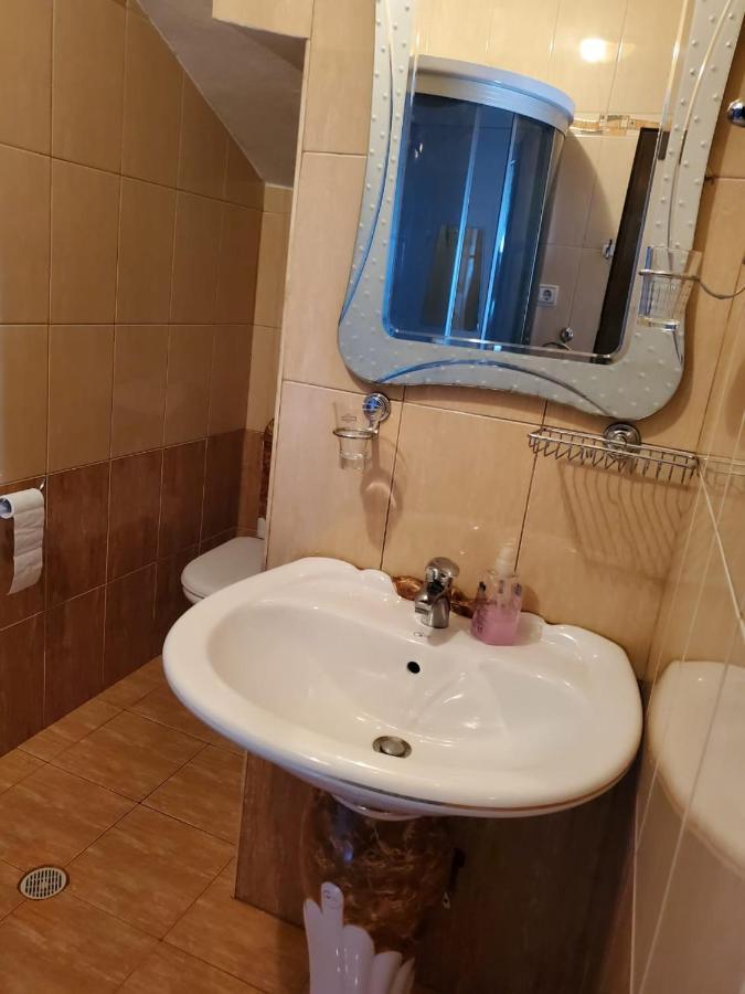 Lake Ohrid Guesthouse "Villa Valentina" Pogradec Bagian luar foto