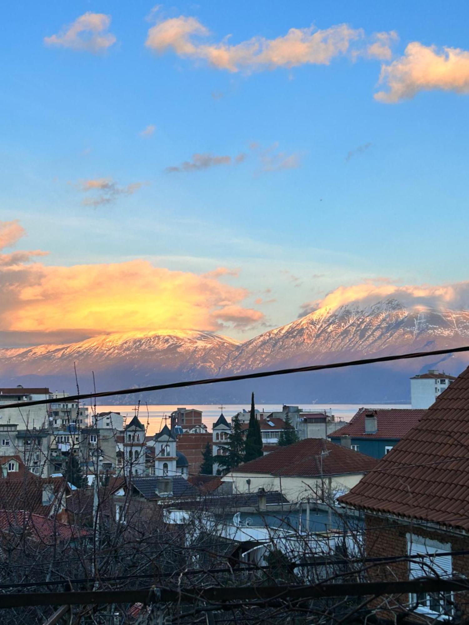 Lake Ohrid Guesthouse "Villa Valentina" Pogradec Bagian luar foto